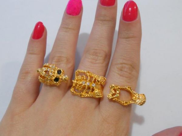 Anel triplo dourado caveira.